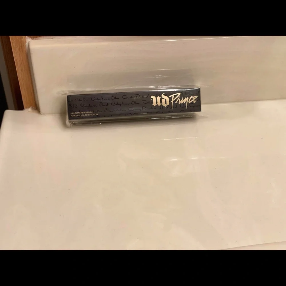 New Urban Decay Multitasker Brush x Prince limited edition.